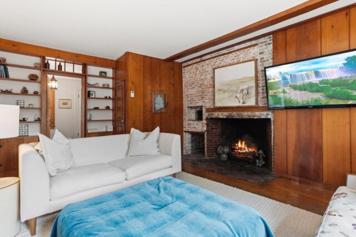 Picture of Home For Sale in Nantucket, Massachusetts, United States