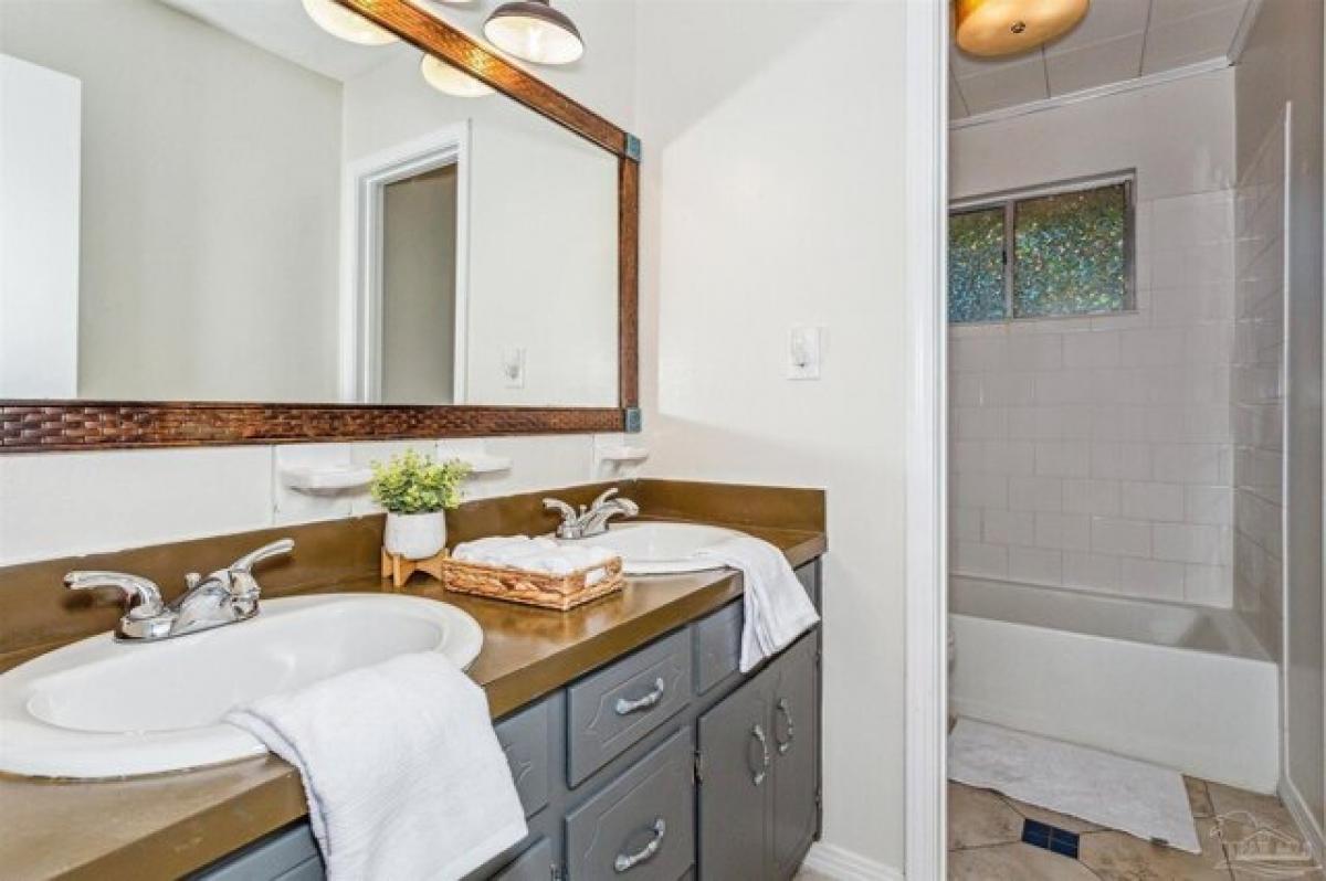 Picture of Home For Sale in Pensacola, Florida, United States