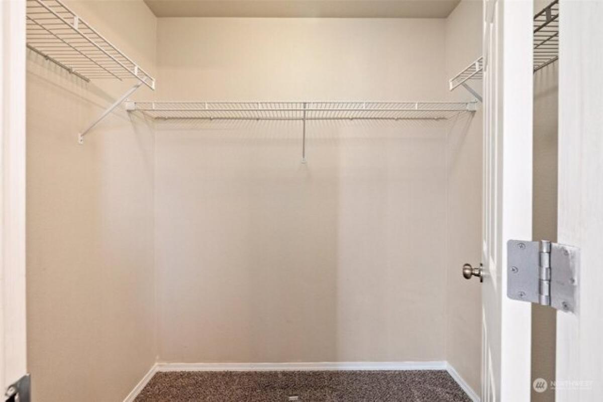 Picture of Home For Sale in Yelm, Washington, United States