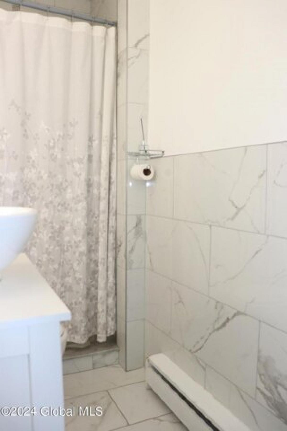 Picture of Home For Sale in Schenectady, New York, United States