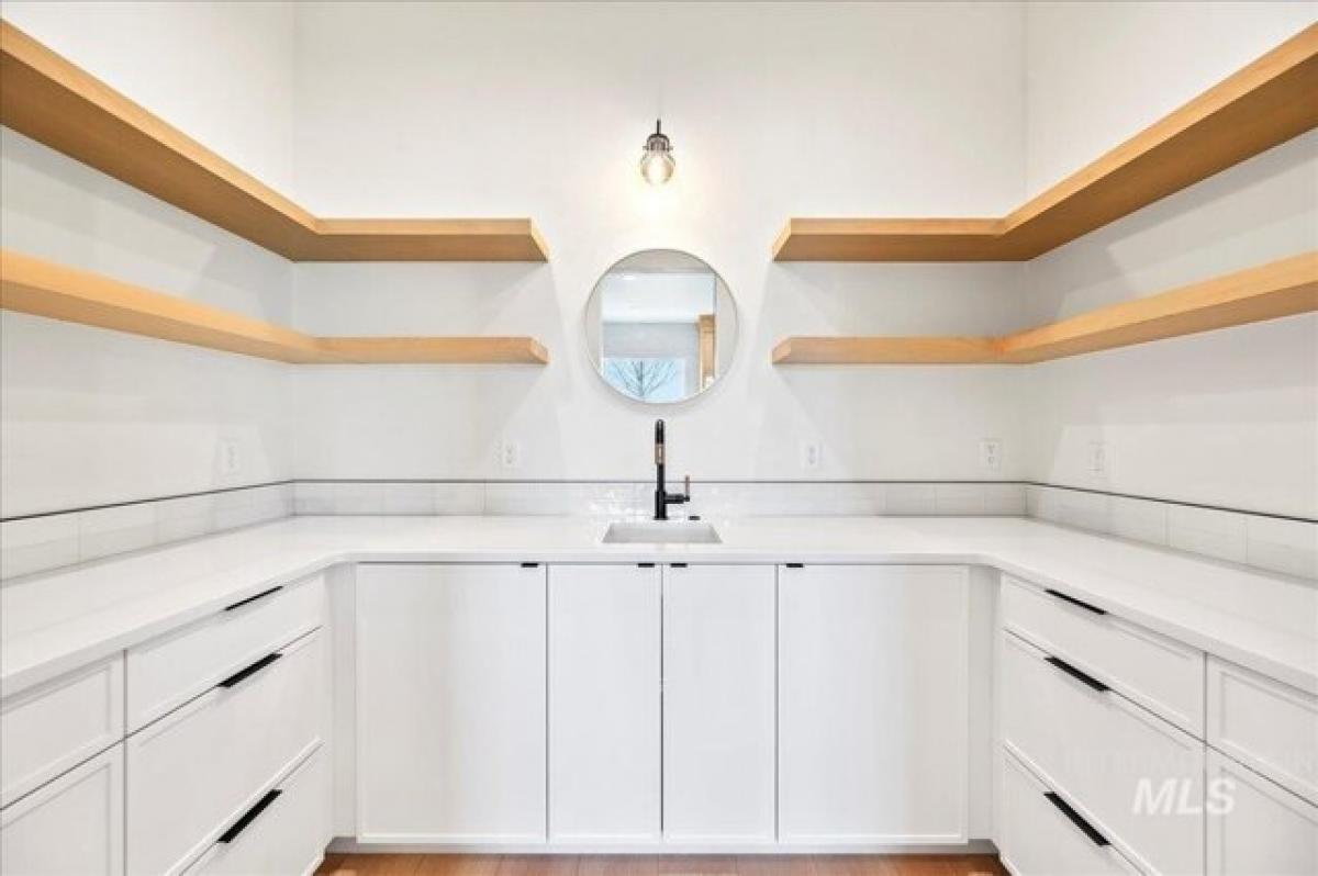 Picture of Home For Sale in Eagle, Idaho, United States