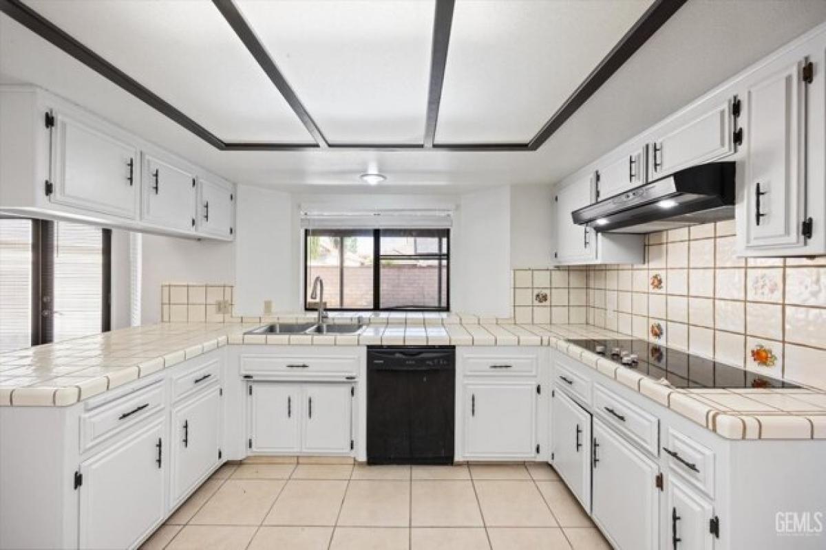 Picture of Home For Sale in Bakersfield, California, United States