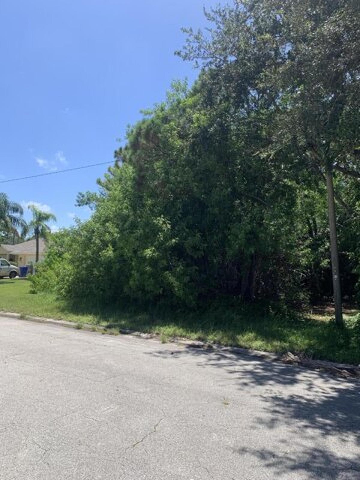 Picture of Residential Land For Sale in Vero Beach, Florida, United States