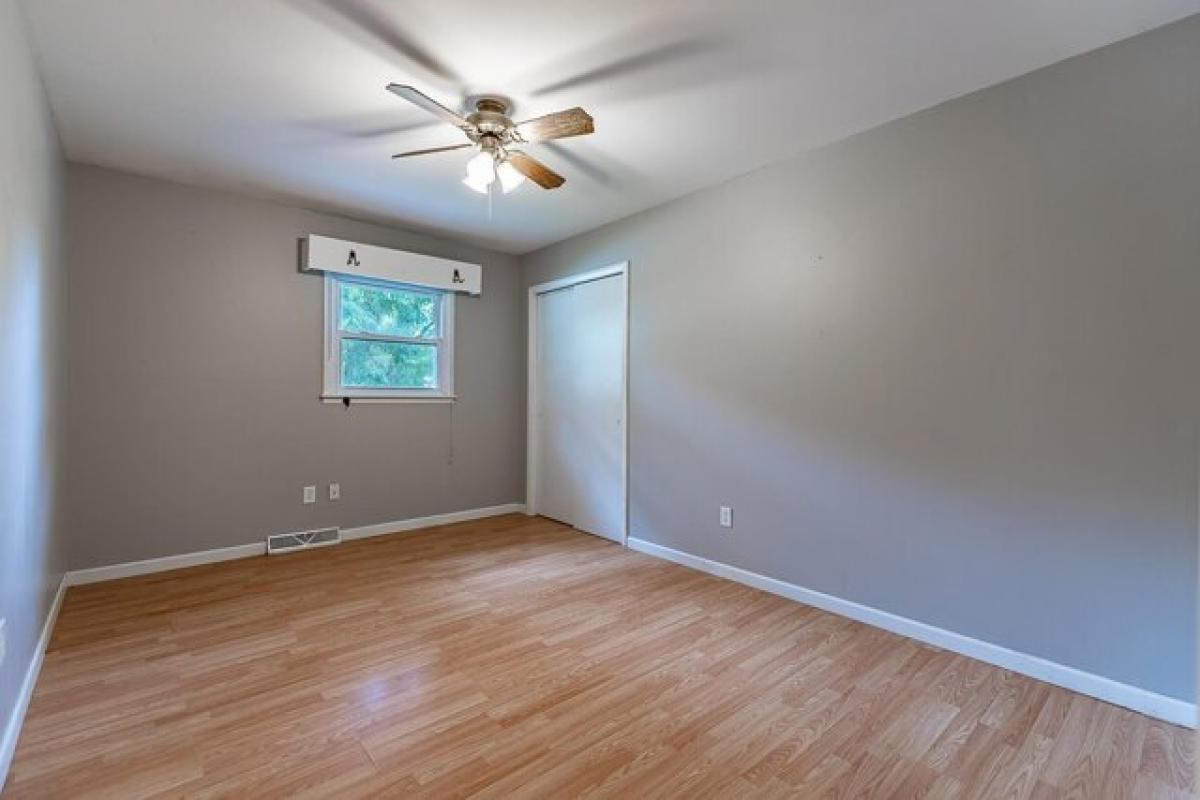 Picture of Home For Sale in Crown Point, Indiana, United States