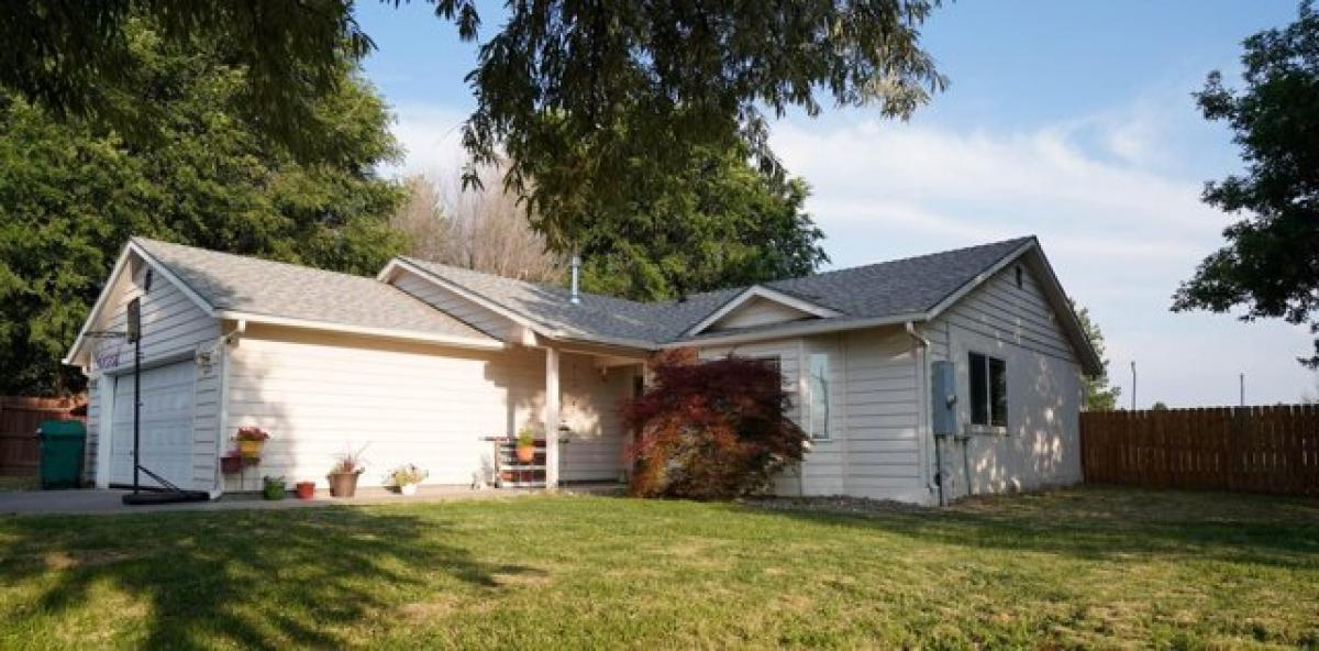 Picture of Home For Sale in Klamath Falls, Oregon, United States