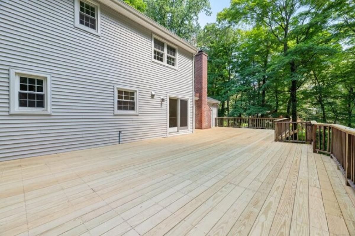 Picture of Home For Sale in Stamford, Connecticut, United States