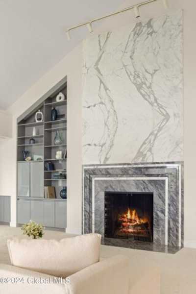 Home For Sale in Glenmont, New York