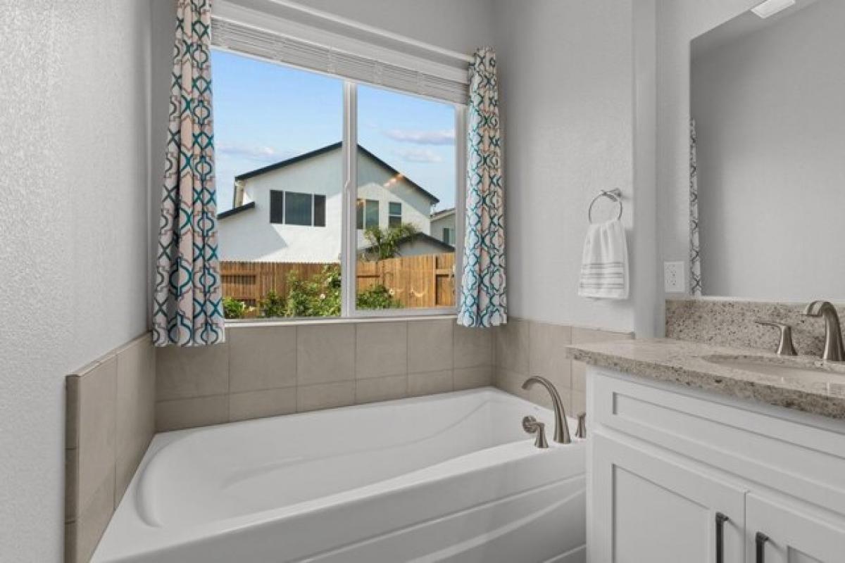 Picture of Home For Sale in Roseville, California, United States