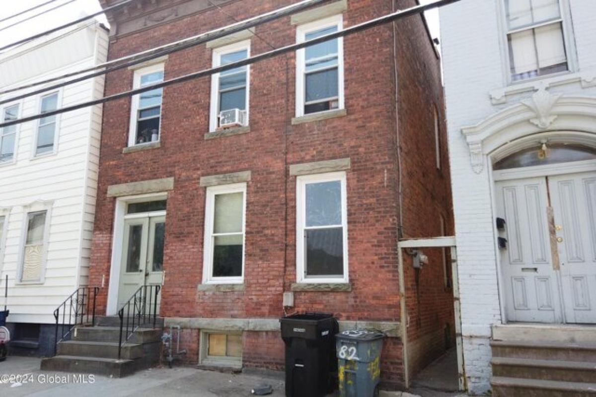 Picture of Home For Sale in Troy, New York, United States