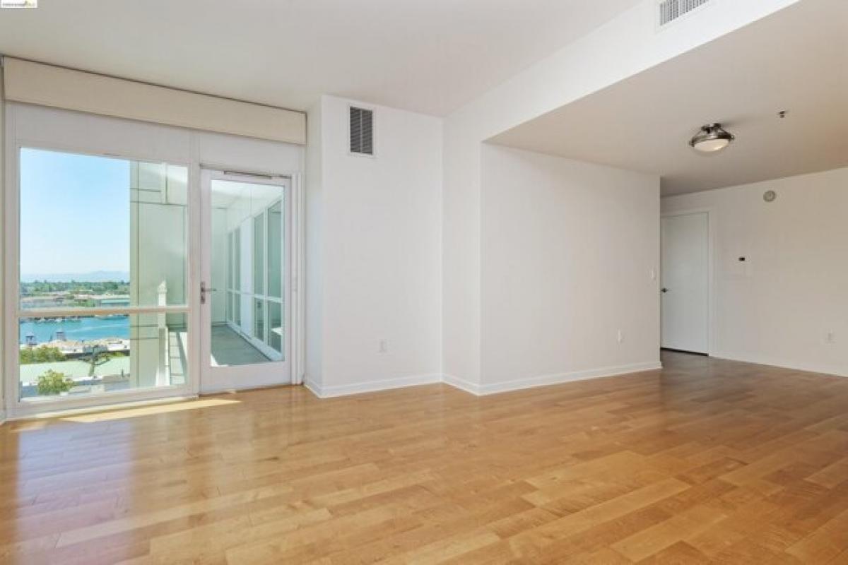 Picture of Home For Sale in Oakland, California, United States