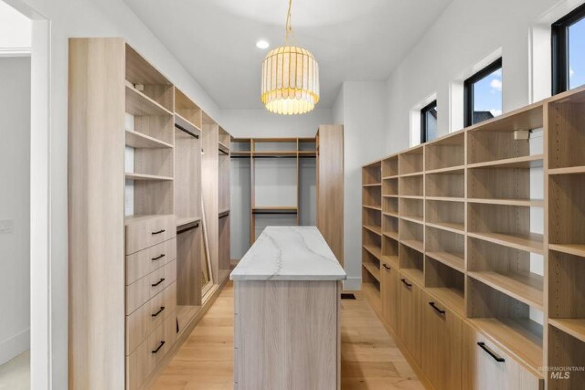 Picture of Home For Sale in Eagle, Idaho, United States