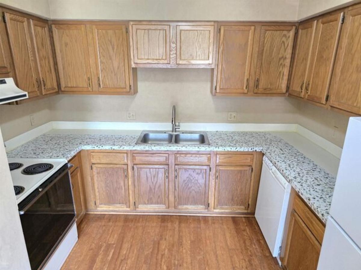 Picture of Home For Sale in Clinton Township, Michigan, United States