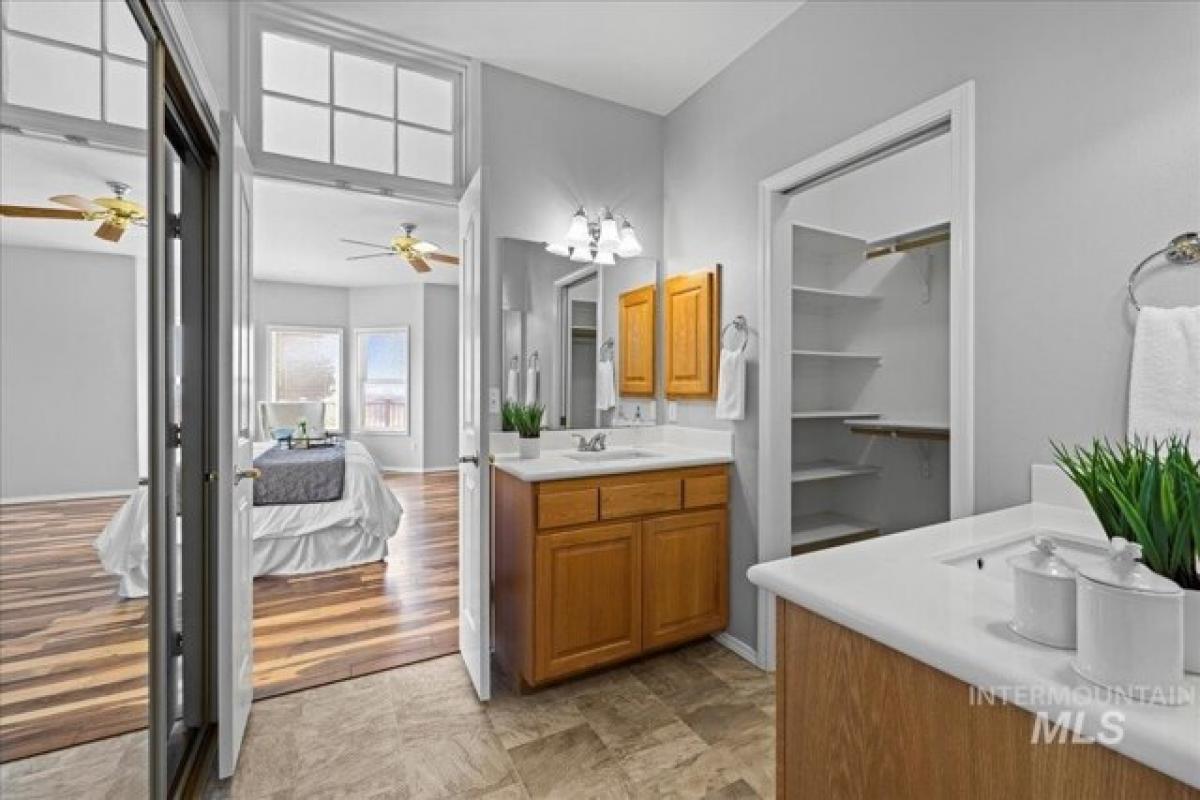 Picture of Home For Sale in Eagle, Idaho, United States