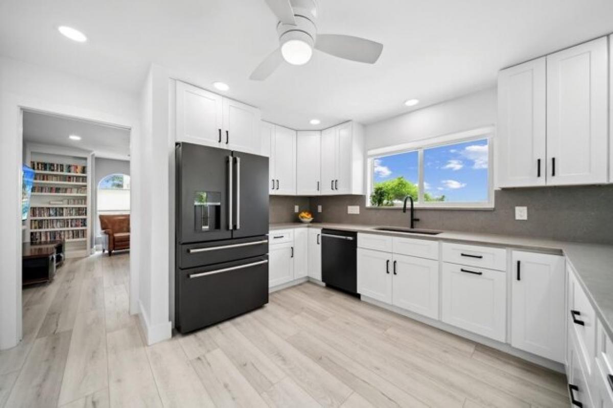 Picture of Home For Sale in Sanibel, Florida, United States