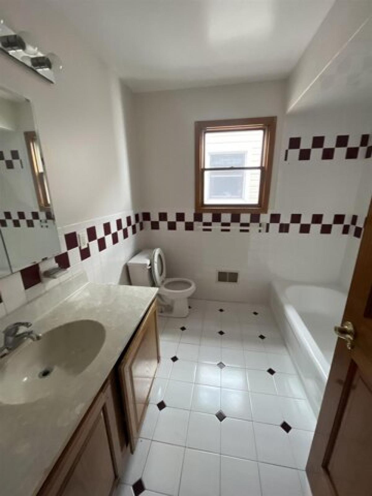 Picture of Home For Rent in Bayonne, New Jersey, United States