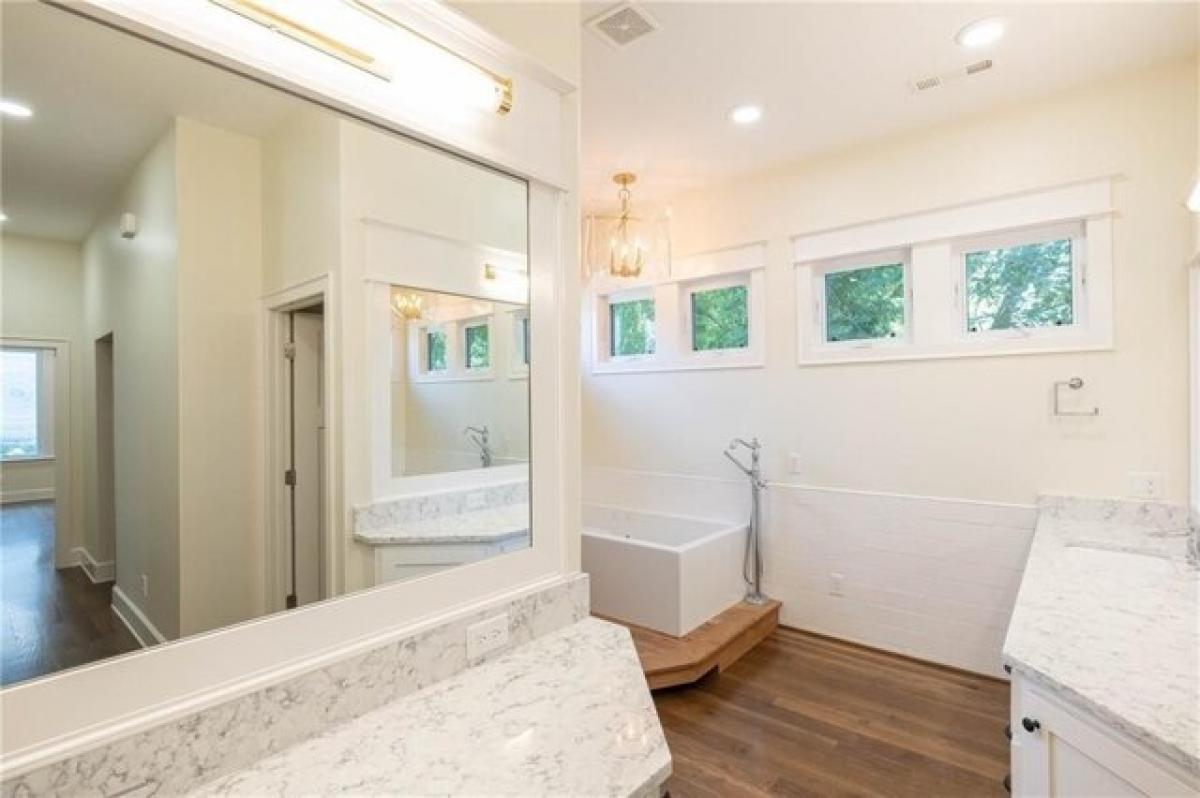 Picture of Home For Sale in Bentonville, Arkansas, United States