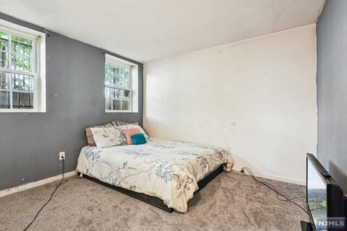 Picture of Home For Sale in Newark, New Jersey, United States