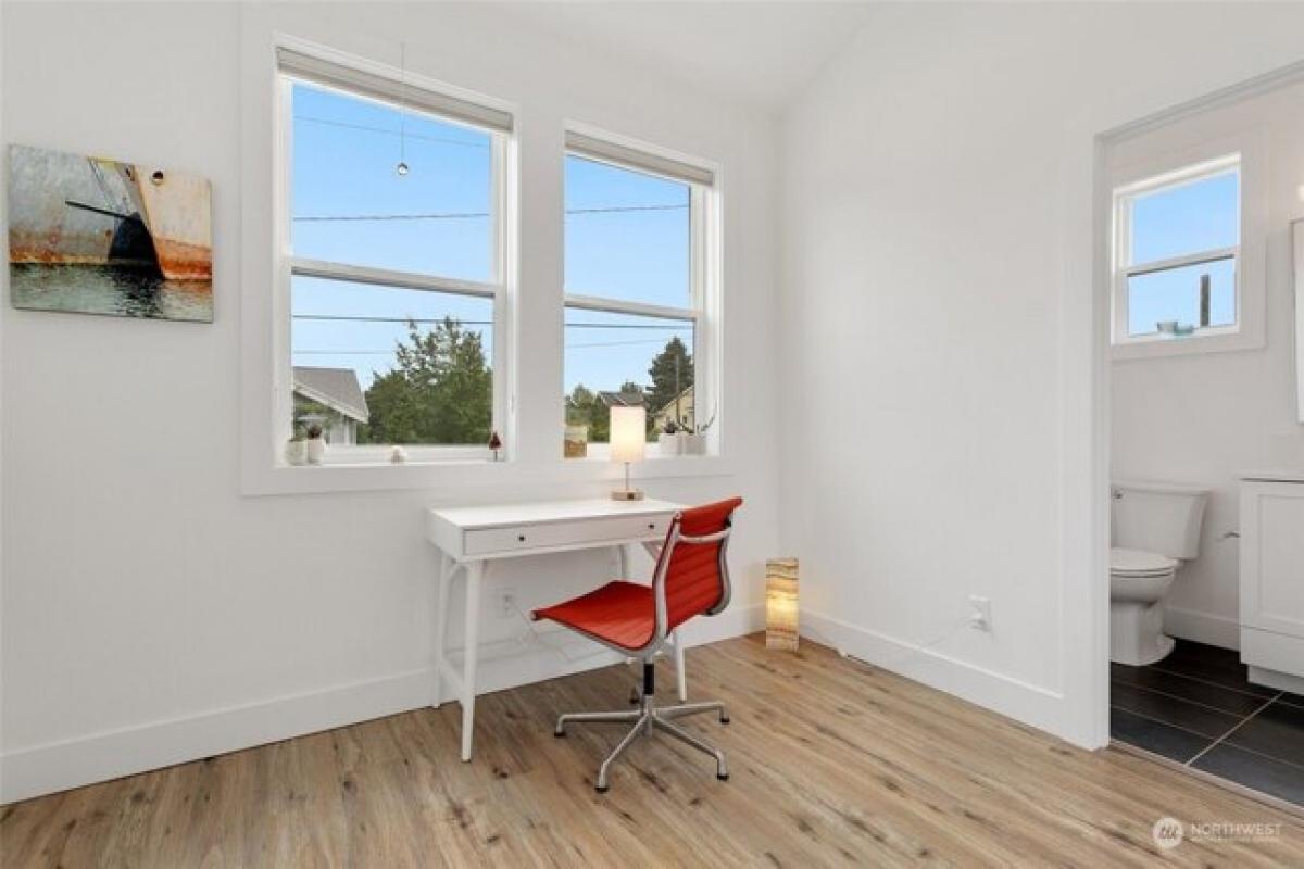 Picture of Home For Sale in Seattle, Washington, United States