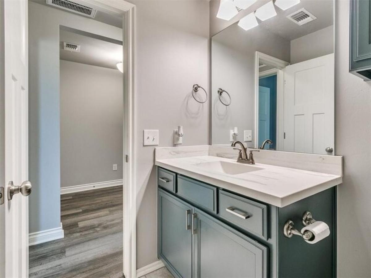 Picture of Home For Sale in Piedmont, Oklahoma, United States