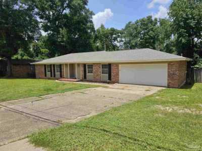 Home For Sale in Milton, Florida