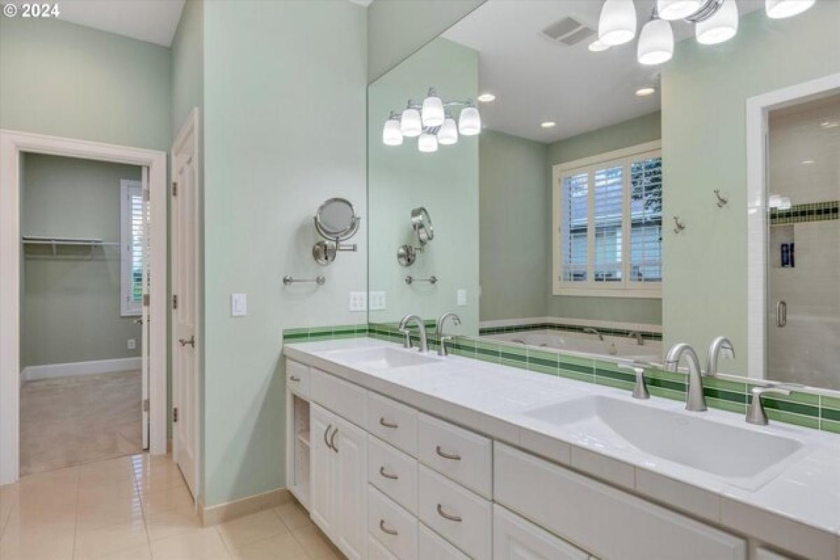 Picture of Home For Sale in McMinnville, Oregon, United States