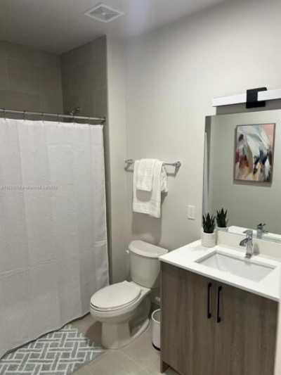 Apartment For Rent in Miami, Florida