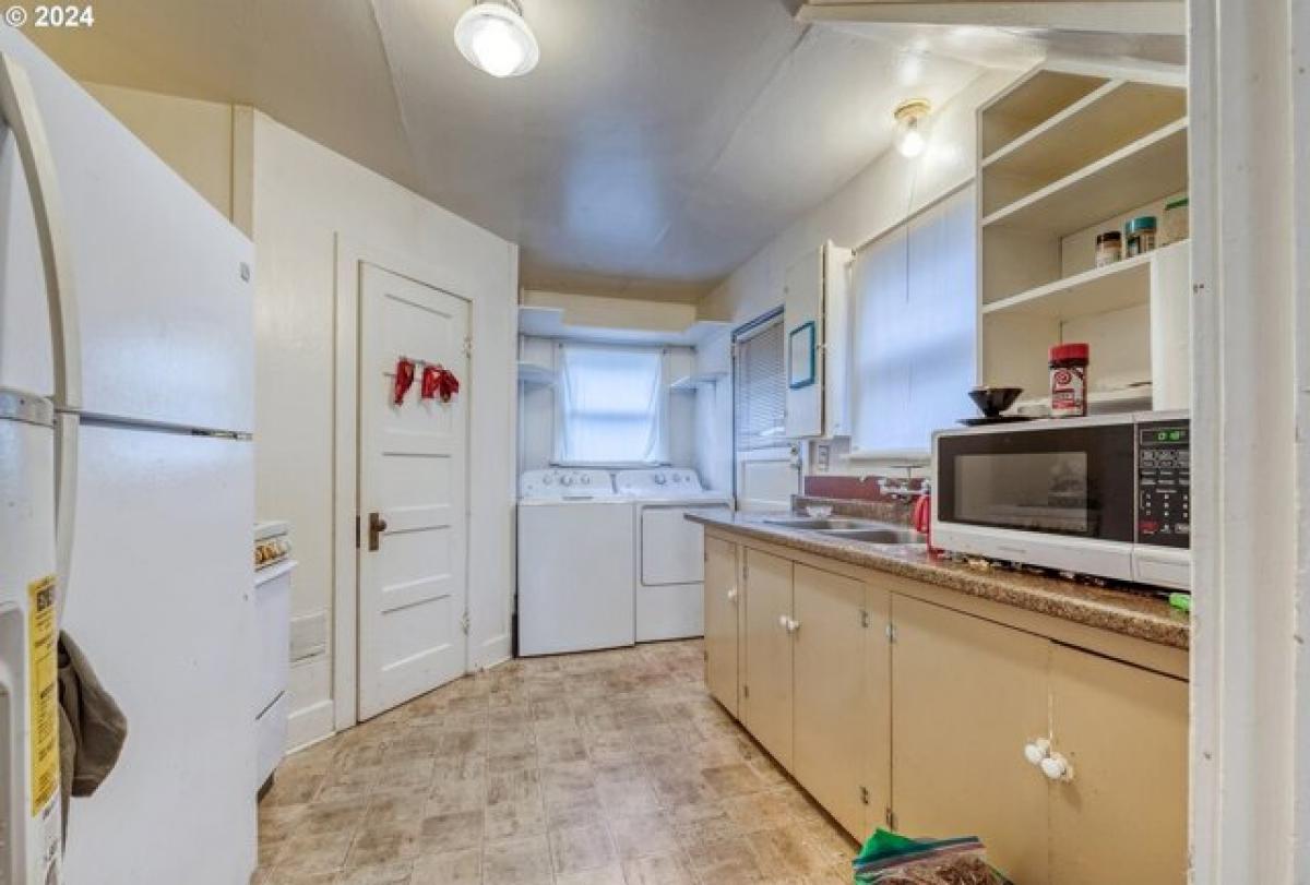 Picture of Home For Sale in Eugene, Oregon, United States