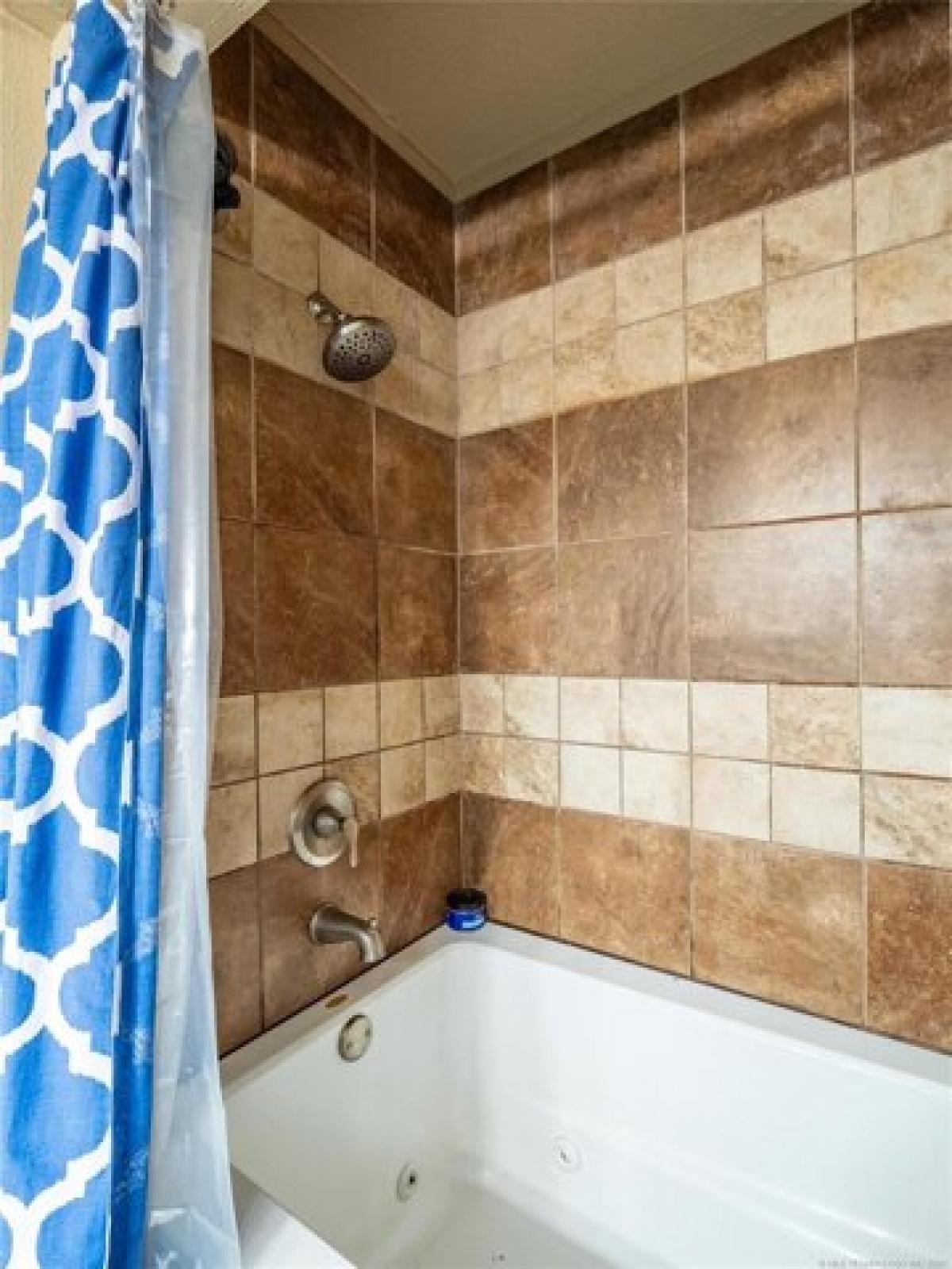 Picture of Home For Sale in McAlester, Oklahoma, United States