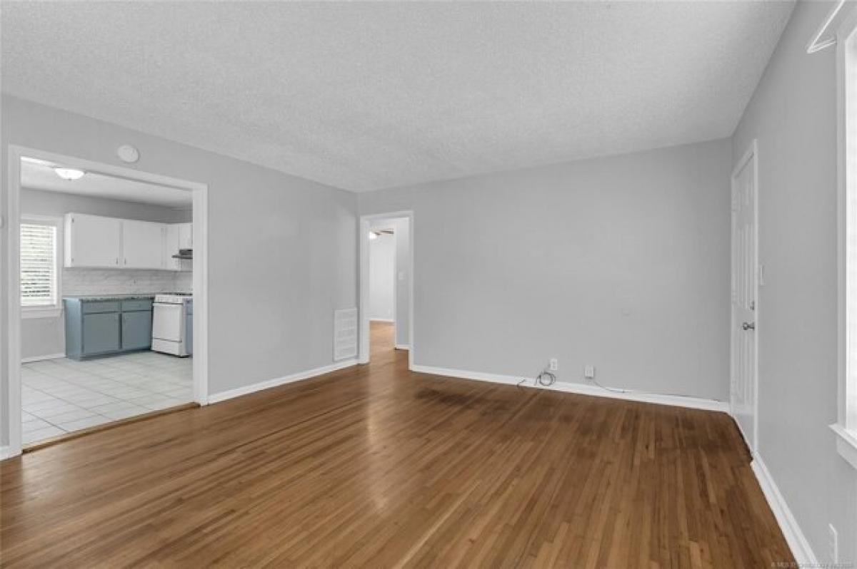 Picture of Home For Sale in Tulsa, Oklahoma, United States