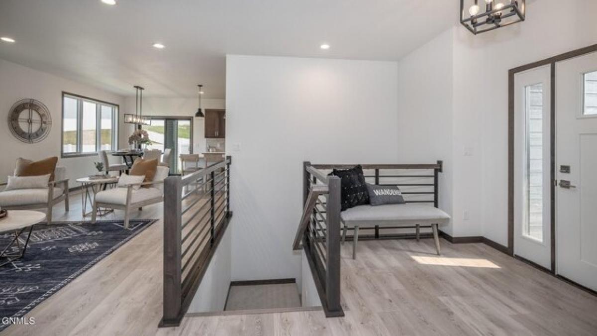 Picture of Home For Sale in Bismarck, North Dakota, United States