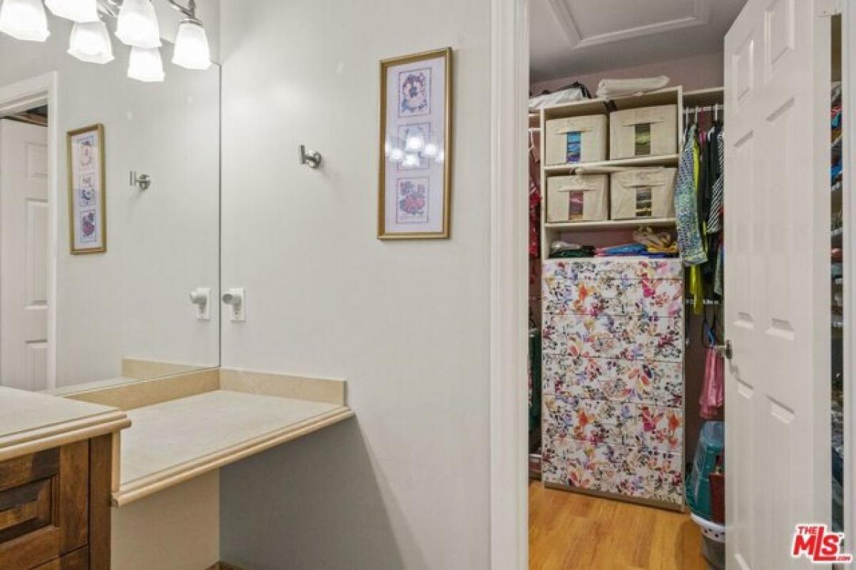 Picture of Home For Sale in Calabasas, California, United States