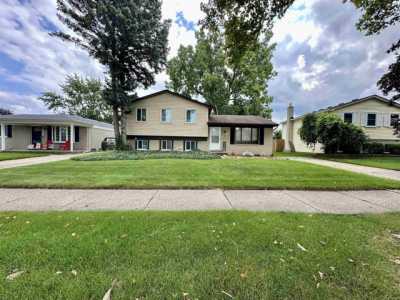 Home For Sale in Sterling Heights, Michigan