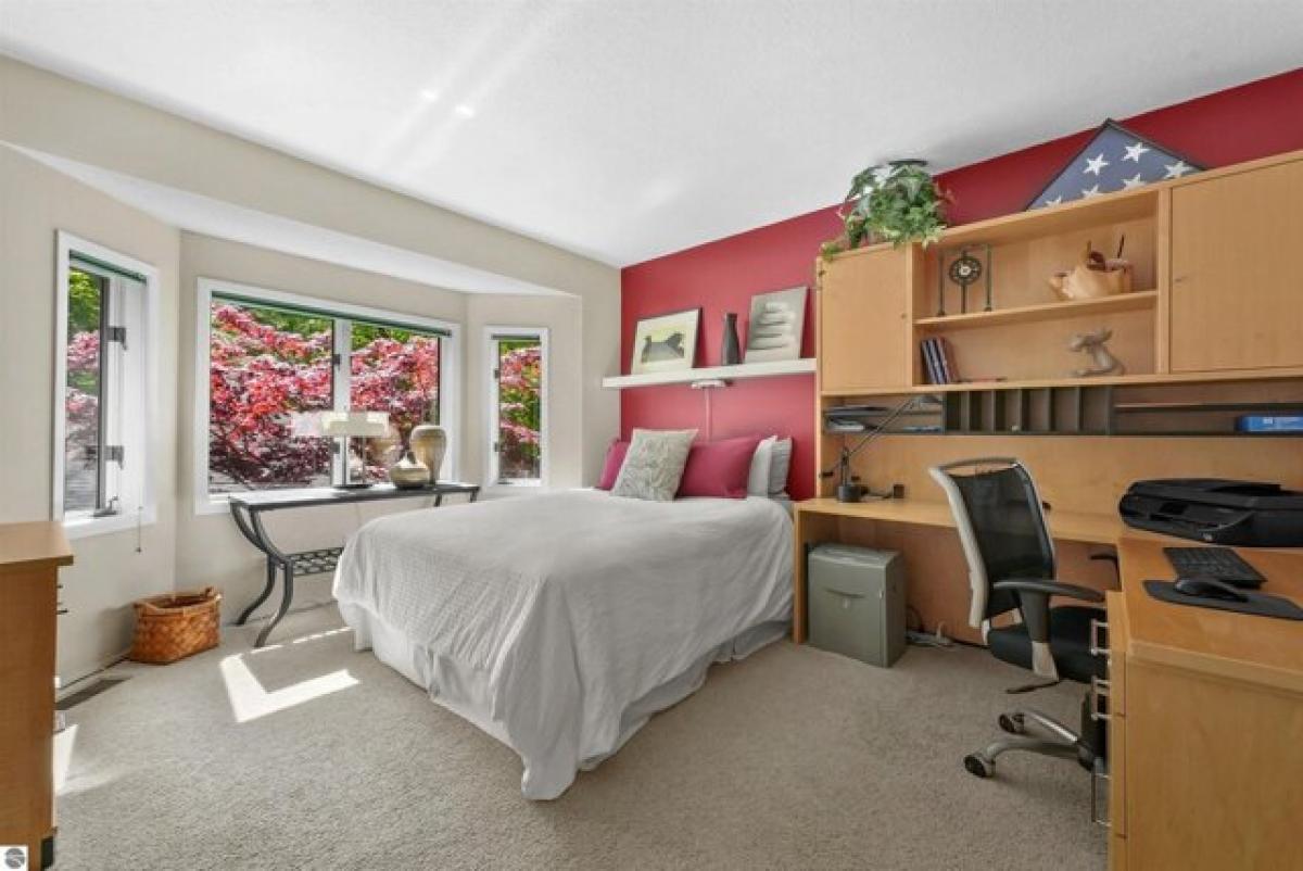 Picture of Home For Sale in Williamsburg, Michigan, United States