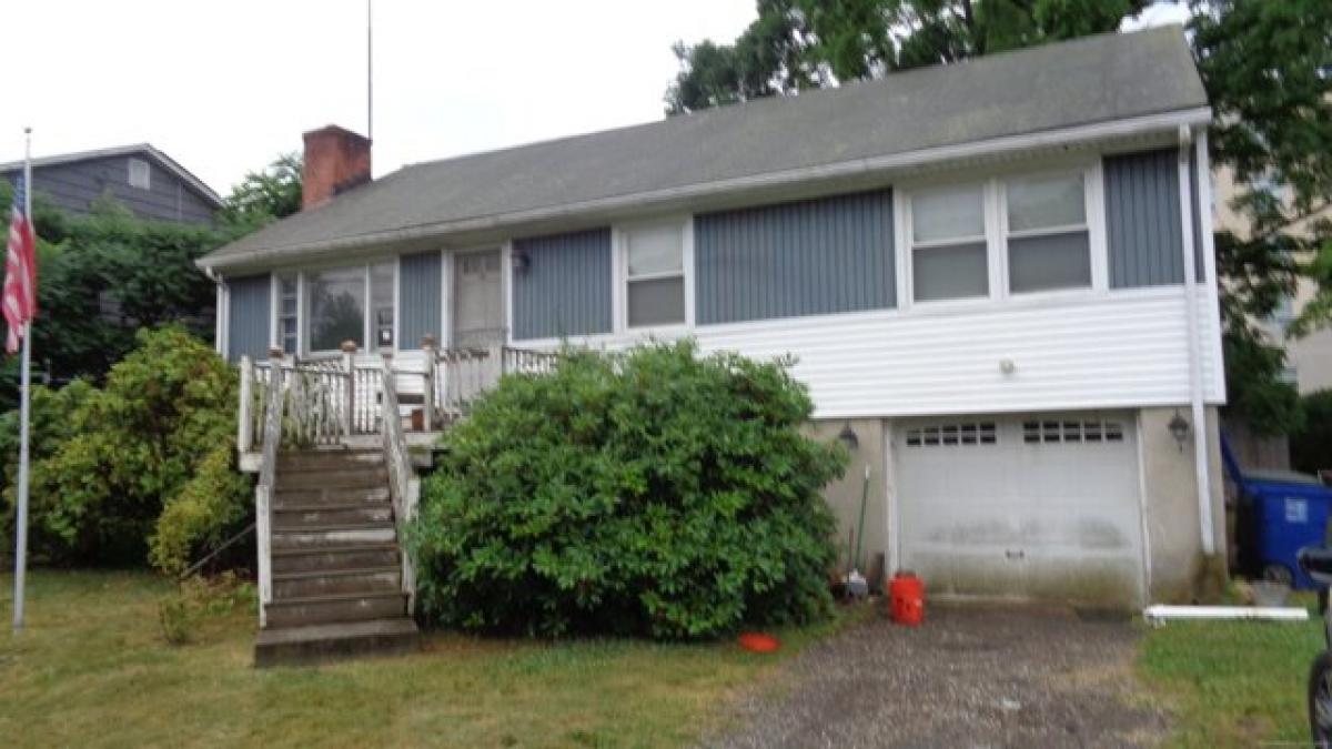 Picture of Home For Sale in Bridgeport, Connecticut, United States