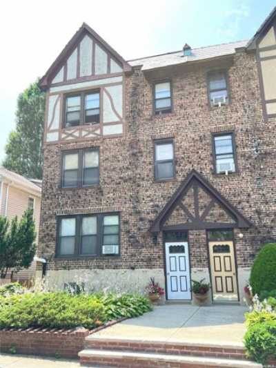 Home For Sale in Flushing, New York