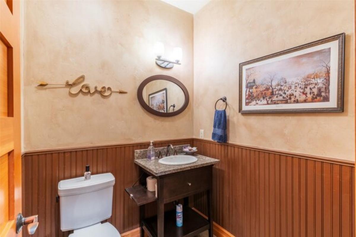 Picture of Home For Sale in Whitefish, Montana, United States