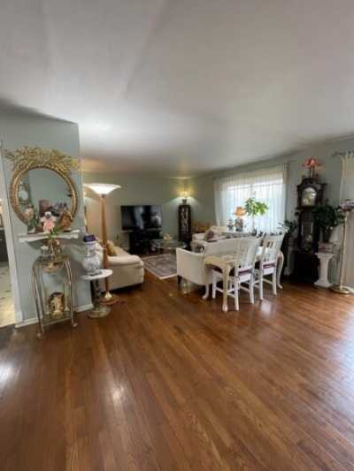 Home For Sale in Des Plaines, Illinois