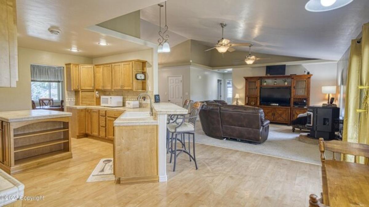 Picture of Home For Sale in Gillette, Wyoming, United States