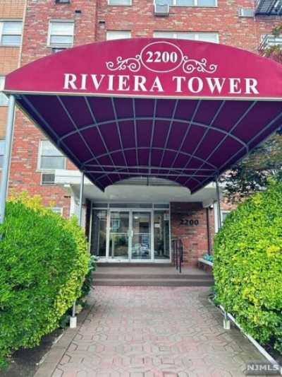 Home For Rent in Fort Lee, New Jersey