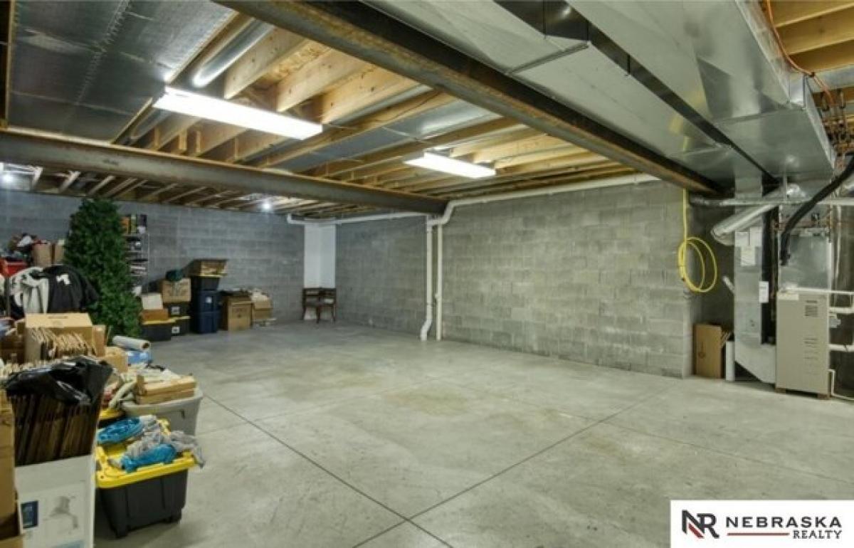 Picture of Home For Sale in Elkhorn, Nebraska, United States