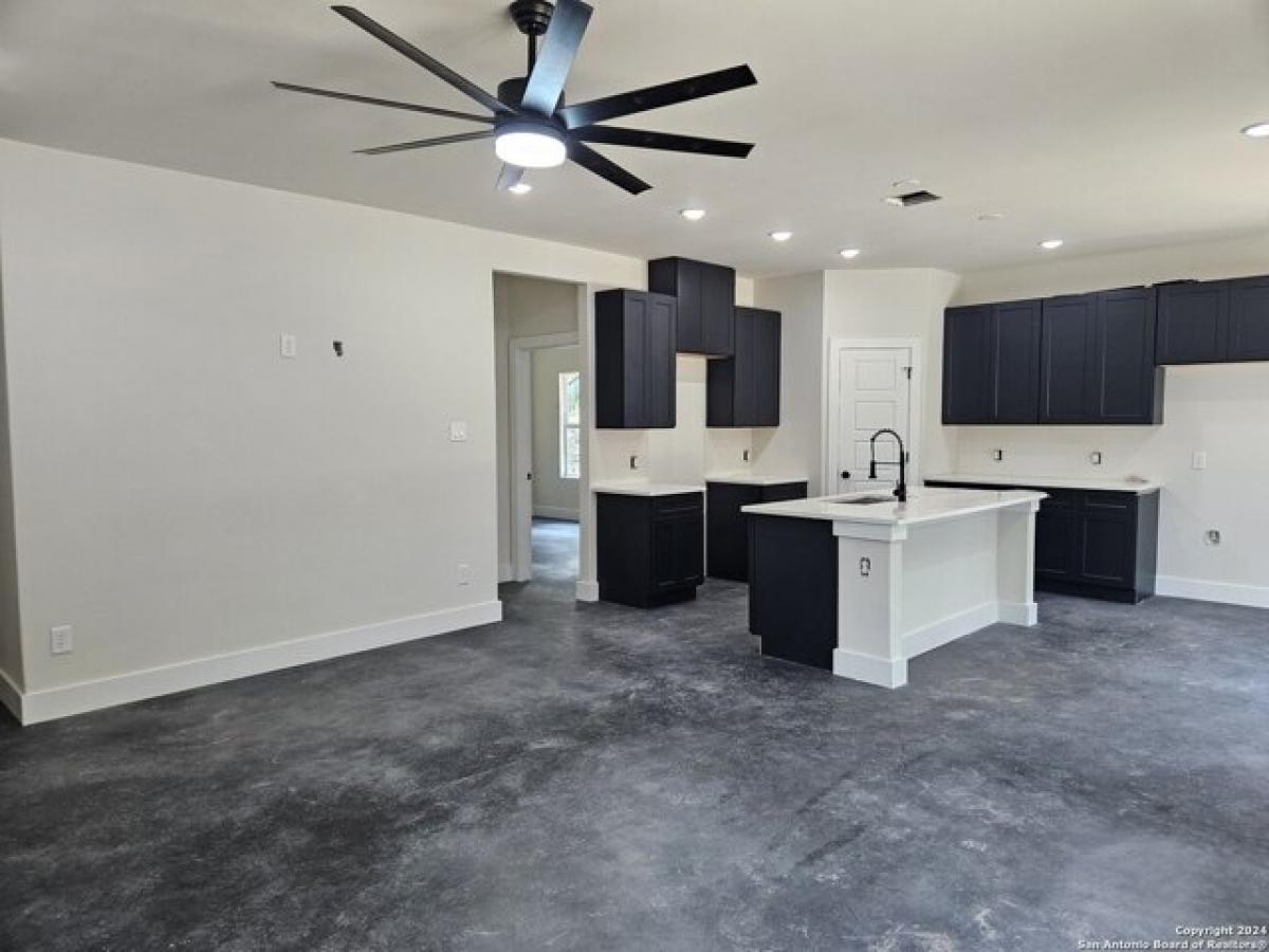 Picture of Home For Sale in Spring Branch, Texas, United States