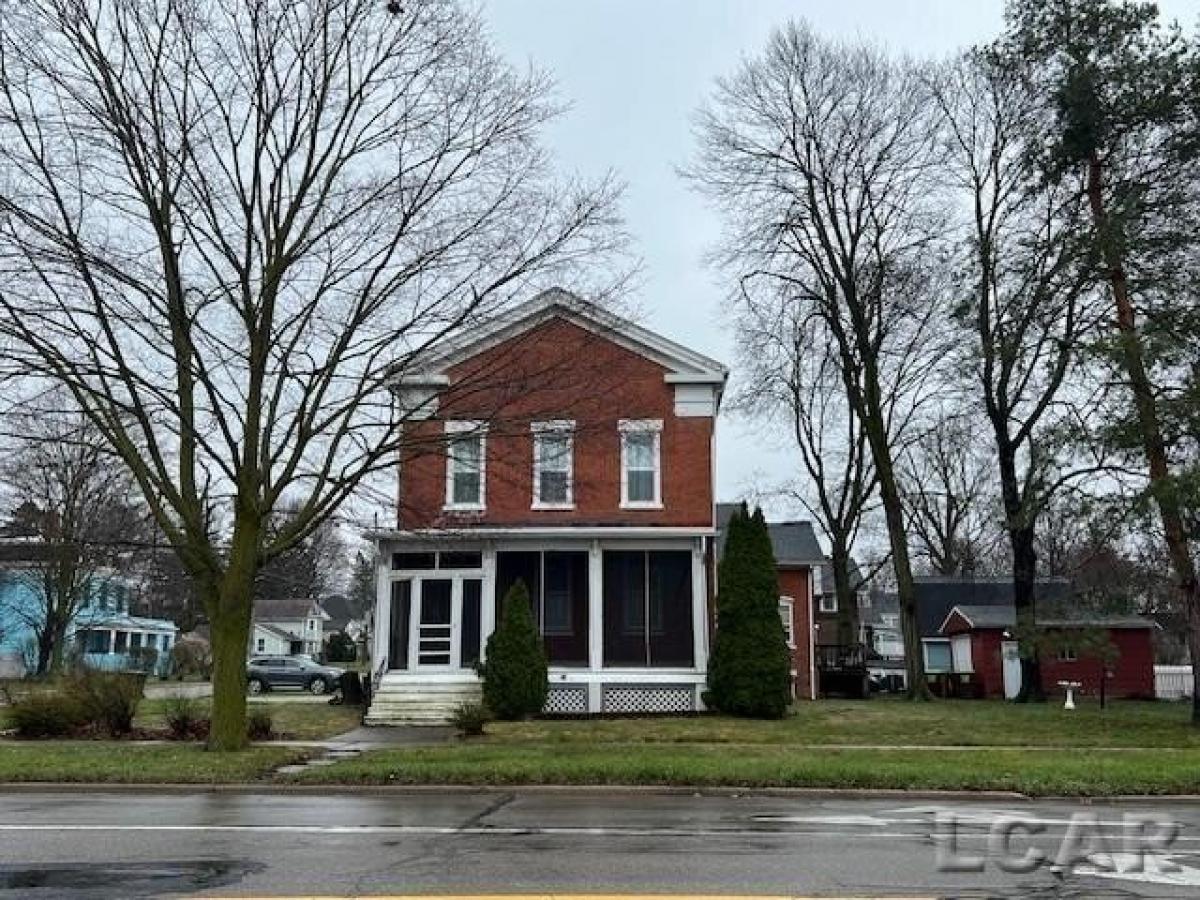 Picture of Home For Sale in Adrian, Michigan, United States