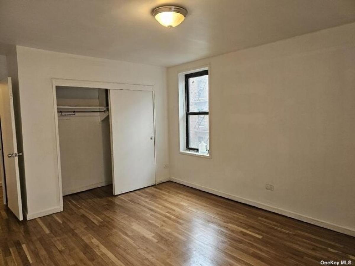 Picture of Home For Sale in Jackson Heights, New York, United States