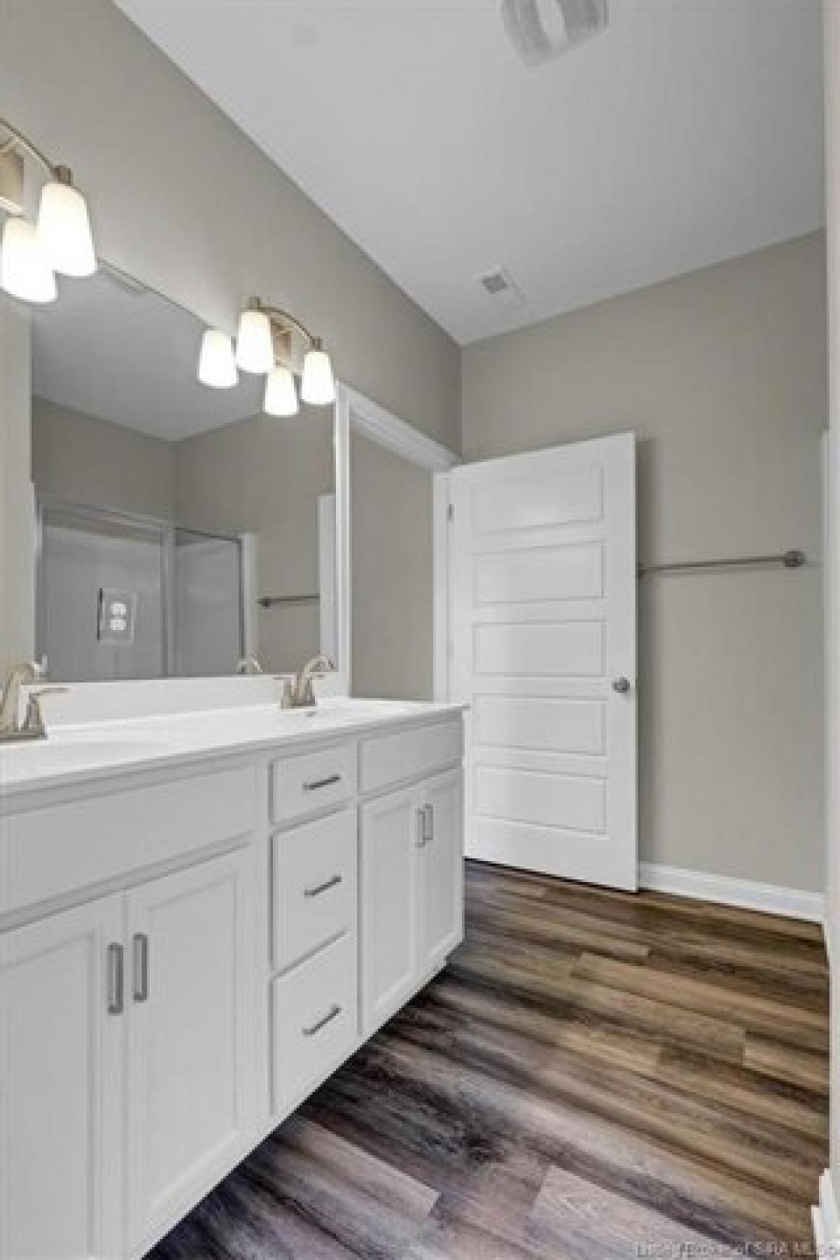 Picture of Home For Sale in Jeffersonville, Indiana, United States