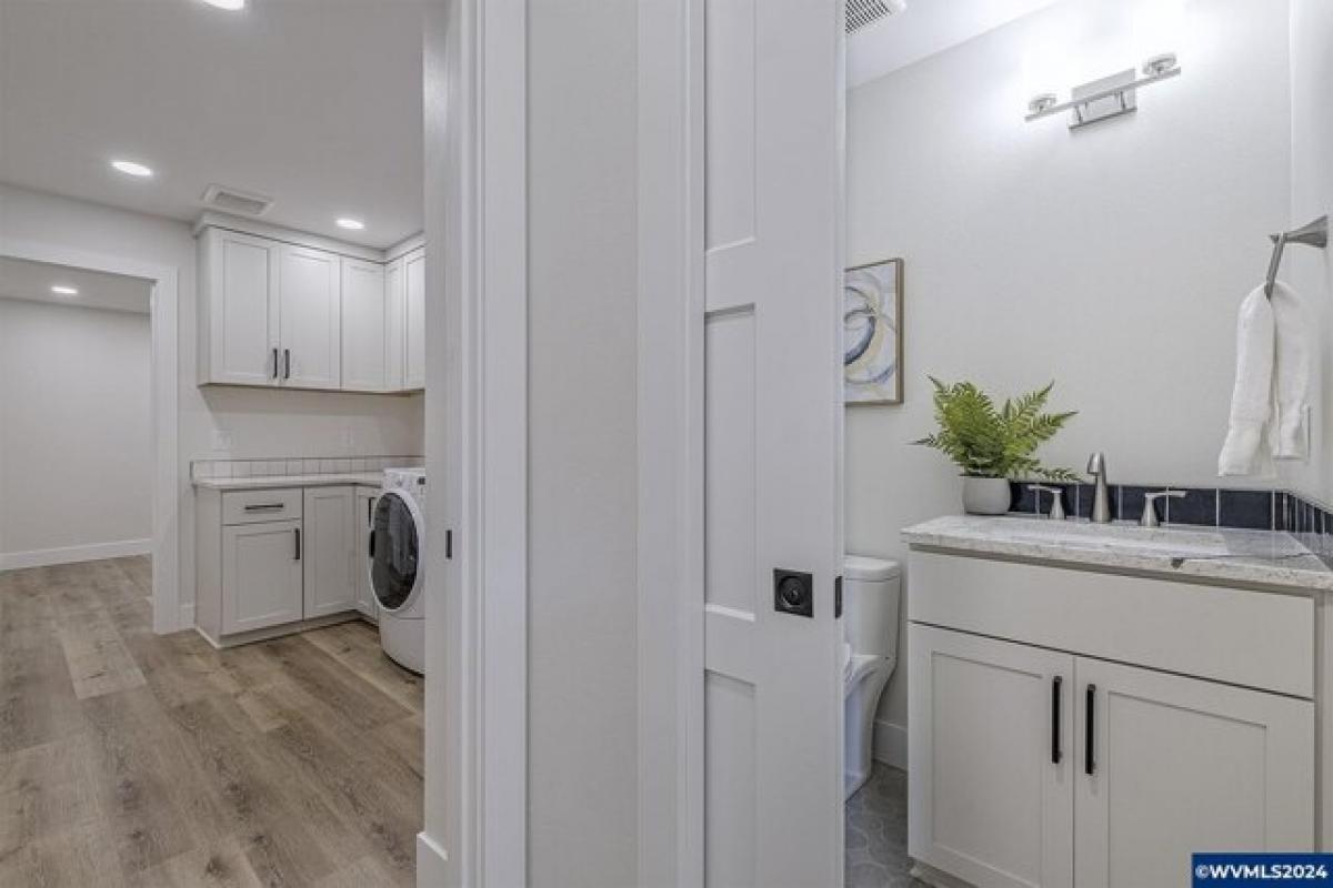 Picture of Home For Sale in Salem, Oregon, United States