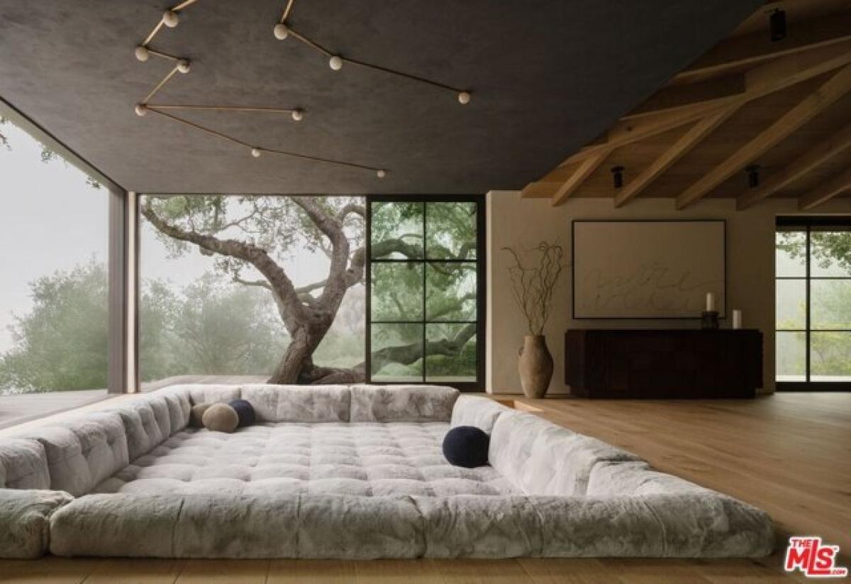 Picture of Home For Sale in Malibu, California, United States