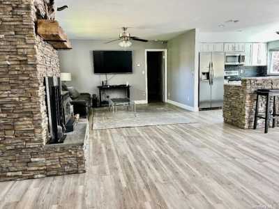 Home For Sale in Hampton Bays, New York