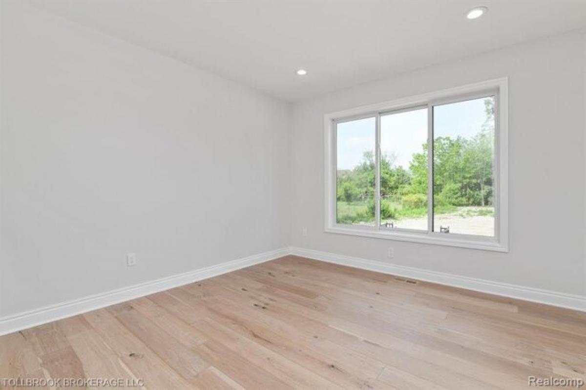 Picture of Home For Sale in Troy, Michigan, United States