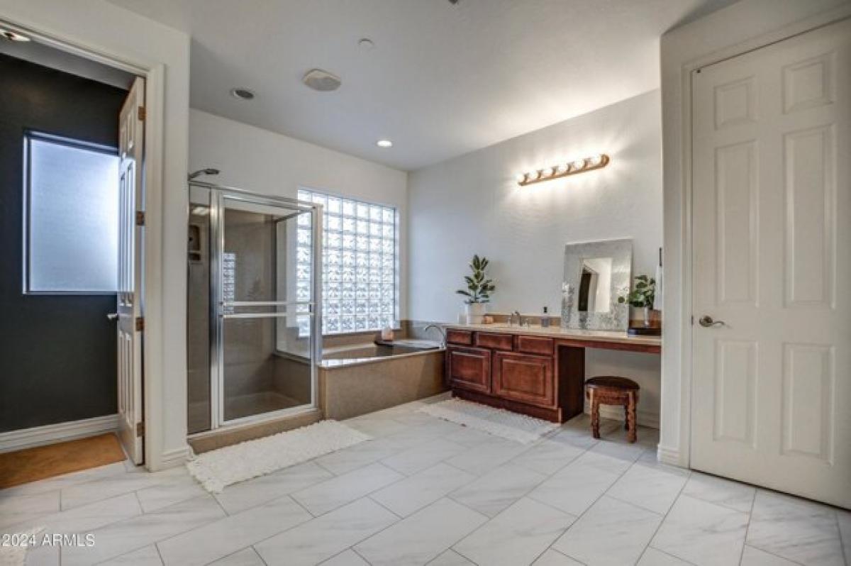 Picture of Home For Sale in Avondale, Arizona, United States