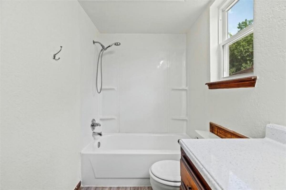 Picture of Home For Sale in Mustang, Oklahoma, United States